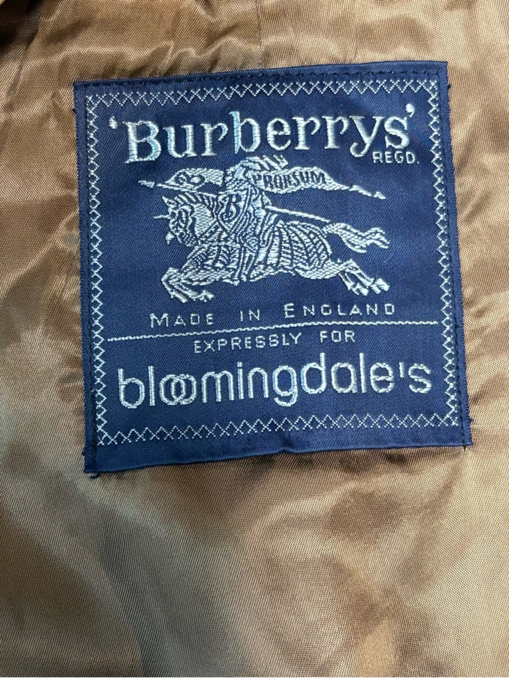 Burberry trench coat - Picture 13 of 16